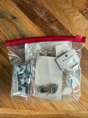 AMAZING VALUE NWT Mixed Jewelry lot - Earrings, Necklaces, Gifts